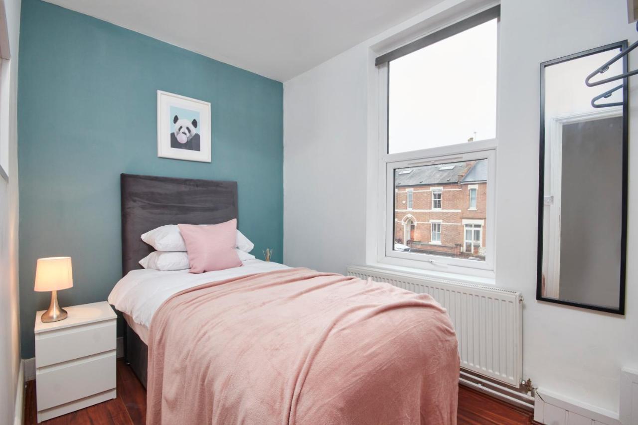 5 Bed House In Leamington Spa Perfect For Contractors With 7 Beds By Purestay - 14 Night Min! Exterior photo